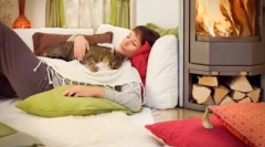 Чому кішки та кішки спить на своїх власників: містичне та наукове пояснення