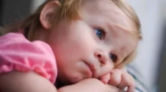 Блошина укуси на тілі дитини: що виглядає як і що робити